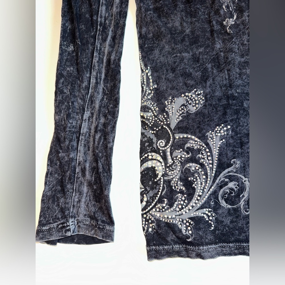 Vocal Women’s Long Sleeve Top Black Gray Fleur De Lis Embellished Made in USA - Picture 9 of 9